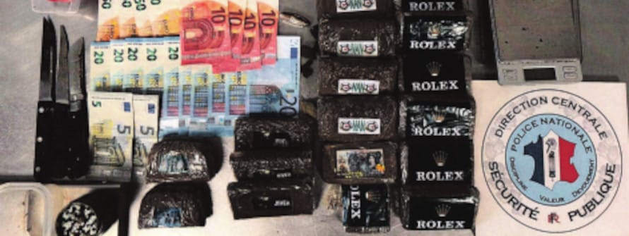 la saisi impressionnante de lhomme a la voiturette banniere