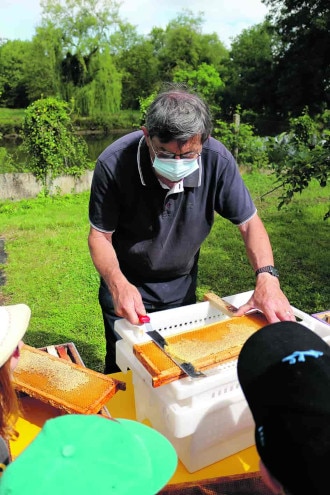 13e édition des journées nationales APIdays 3 abeilles extraction miel jm lecoeuvre 330