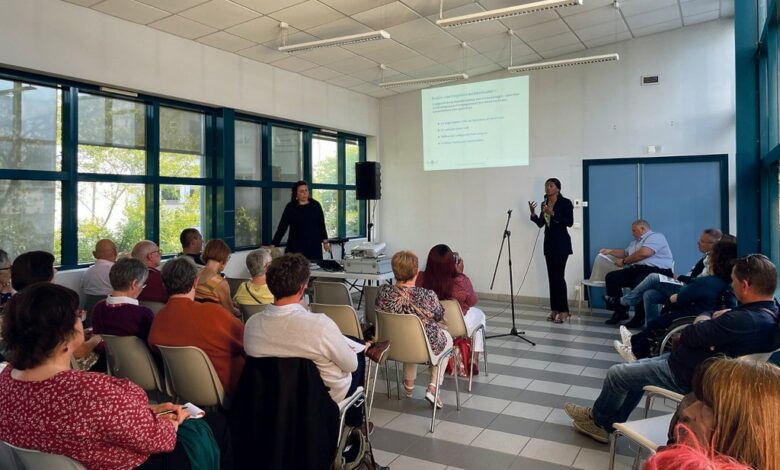 Rencontre avec les associations vendômoises 1 minthy mabiala boussi au micro adjointe a la mairie de vendome en charge de la vie associative avant