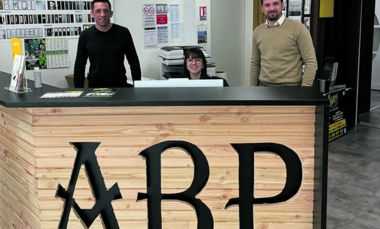 abp de gauche a droite christophe conseiller stephanie a laccueil et richard da silva avant