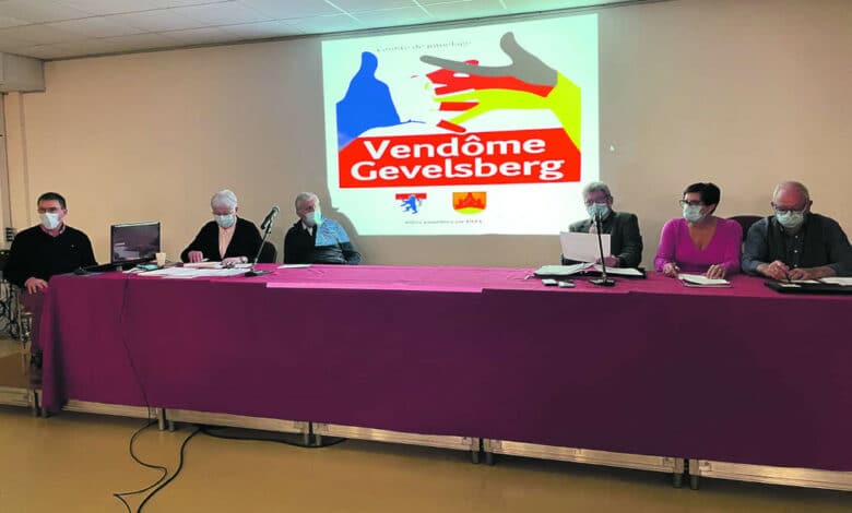 le bureau du comite de jumelage lors de lassemblee generale 1 avant