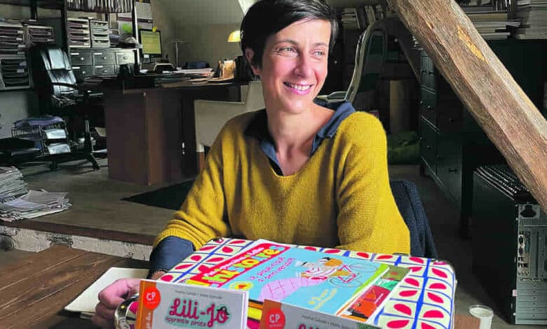 Marine Gérald en dédicace 1 marine gerarld devant ses 3 livres en dedicace ce 5 mars avant