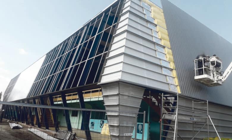 le gymnase des grands pres et sa nouvelle isolation thermique et son bardage neuf avant