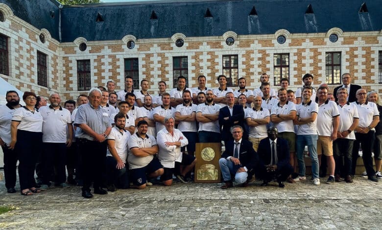 la montee en federale 3 sest fee dans la cour dhonneur de la mairie avant