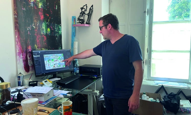 hpo dans son atelier de creation a lavardin