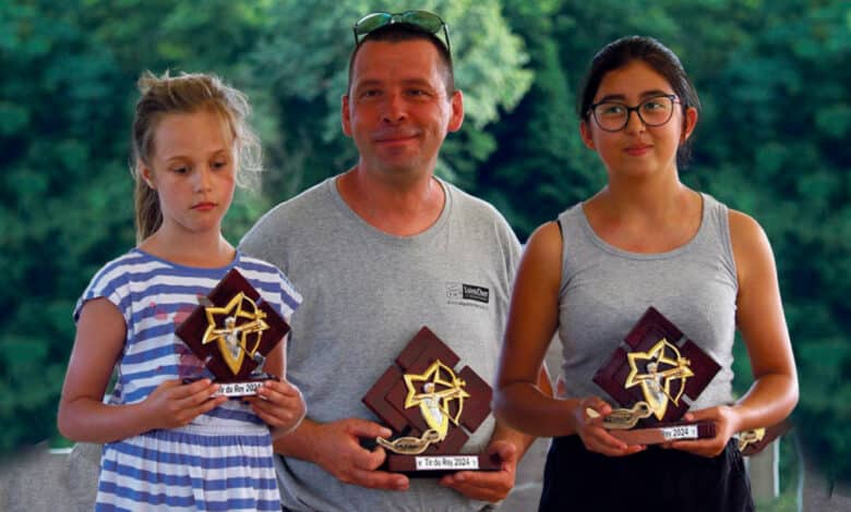 les trois gagnants du jeu du tir du roi les archers oucquois