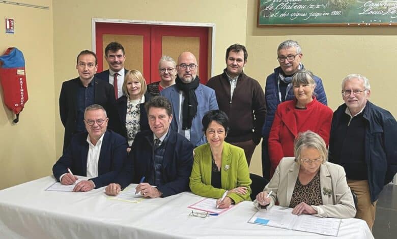 Tous les acteurs lors de la signature du nouveau CLS