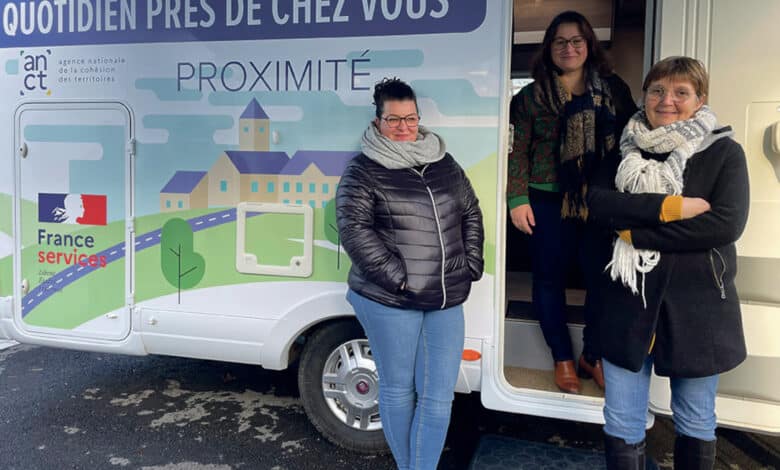 cecile pauline et daniela toutes trois agents de la fonction publique qui vont sillonner le vendomois a bord de ce bus itinerant avant