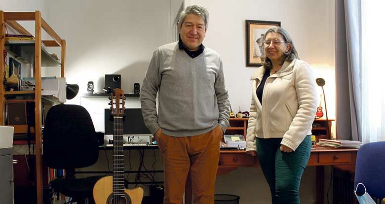 cristobal pazmino president de lassociation guitares au gre du loir et sa vice presidente christelle petitjean
