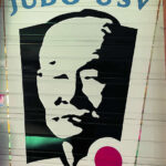 logo du club dans la salle dentrainement au dojo de vendome