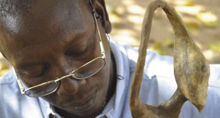 stage sculpture bronze bandeau