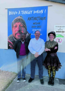 tanguy doron entoure des professeurs de saint joseph