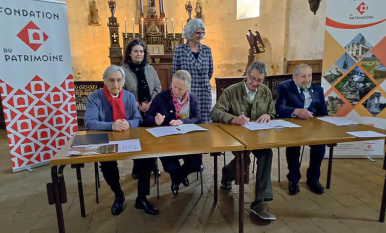 tous les acteurs lors de la signature de la collecte egise arville 9 1